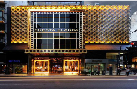 崇阳门头设计与商业空间的纽带。